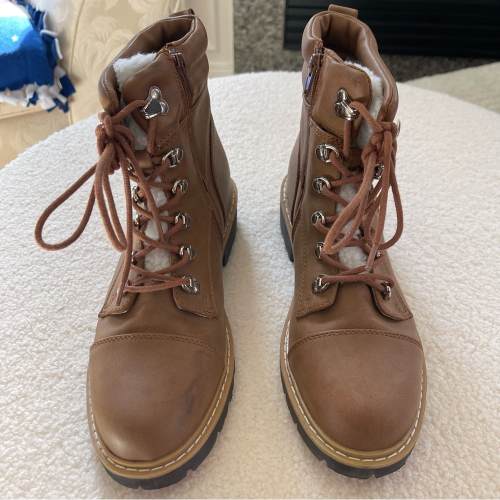 Gloria Vanderbilt Tan Lace-Up Boots